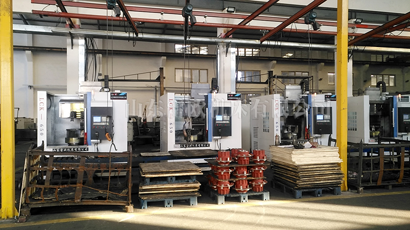 The CNC vertical lathe LCK-650 ordered by the customer has been put into production and is in use